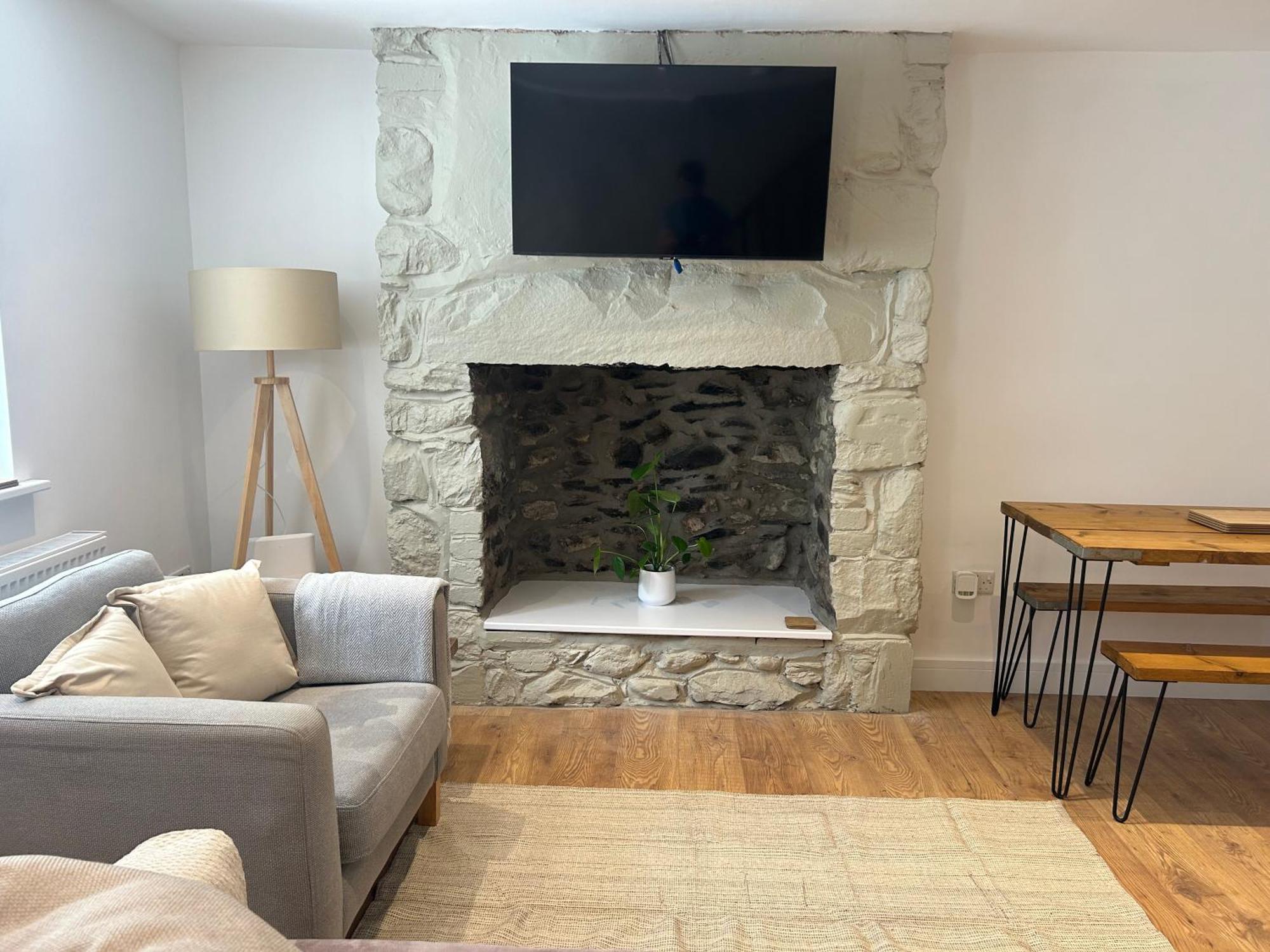 Cosy Modern Miners Cottage Llanllechid Kültér fotó